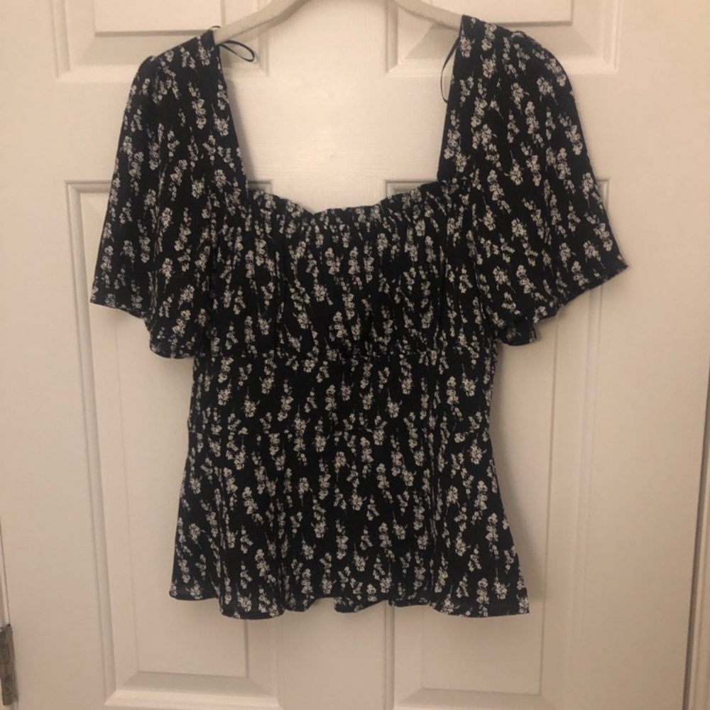 FRANCESCA’S COLLECTION • floral peplum top